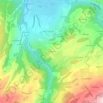 Topografische Karte Les Ricans, Höhe, Relief